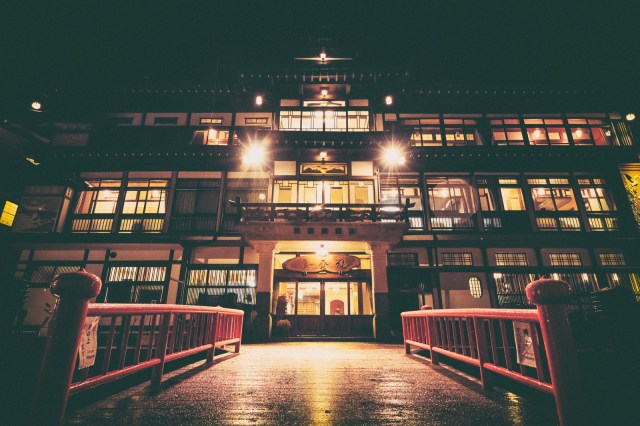Japanese travellers give their answers to the Hotel vs. Ryokan Japanese inn debate